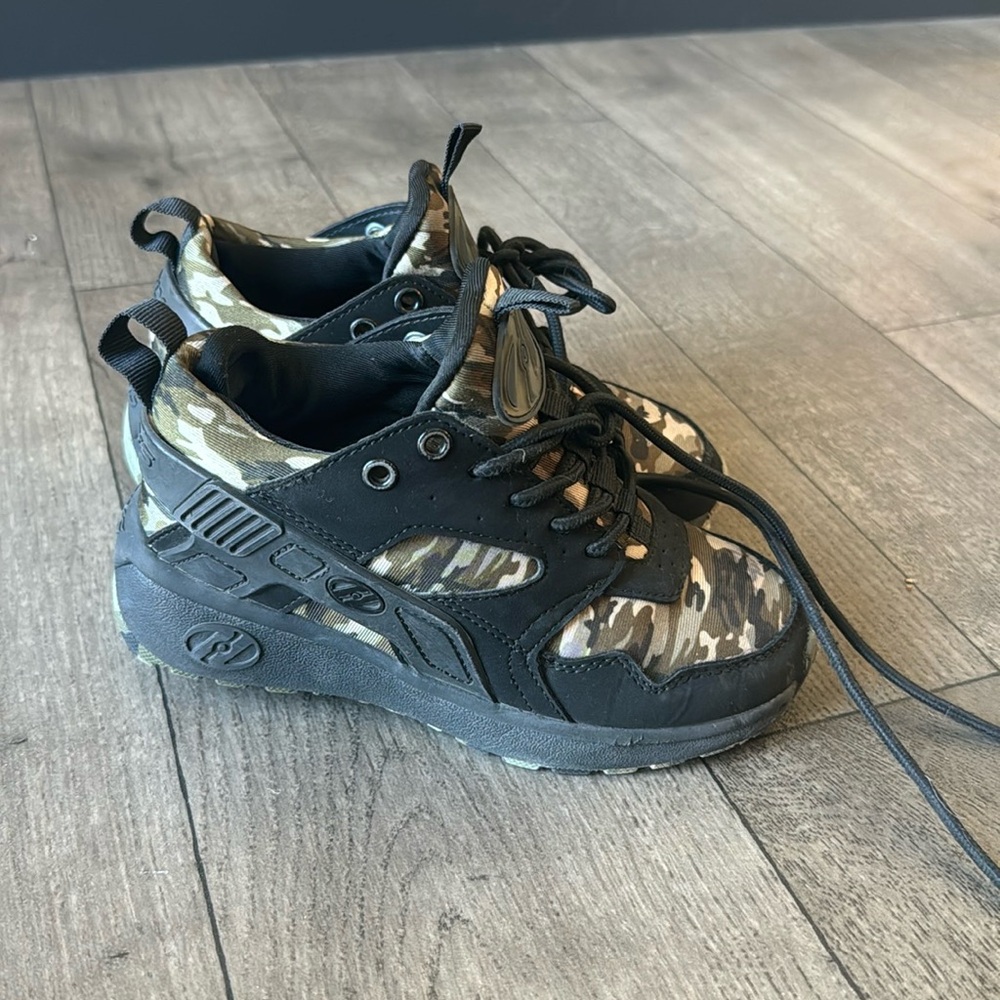 Boys Heelys size 13c great condition.